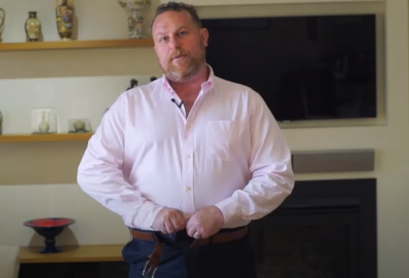 Two Reasons why Big Men Should Tuck in Their Shirt | Ro